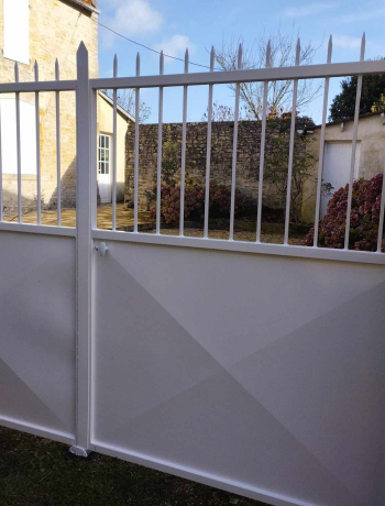 Aérogommage du bessin : rénovation portail en acier