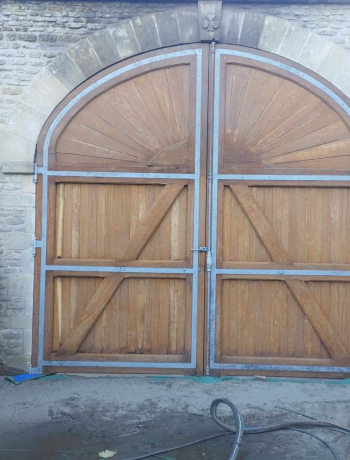 Aérogommage du bessin : rénovation portail exotique