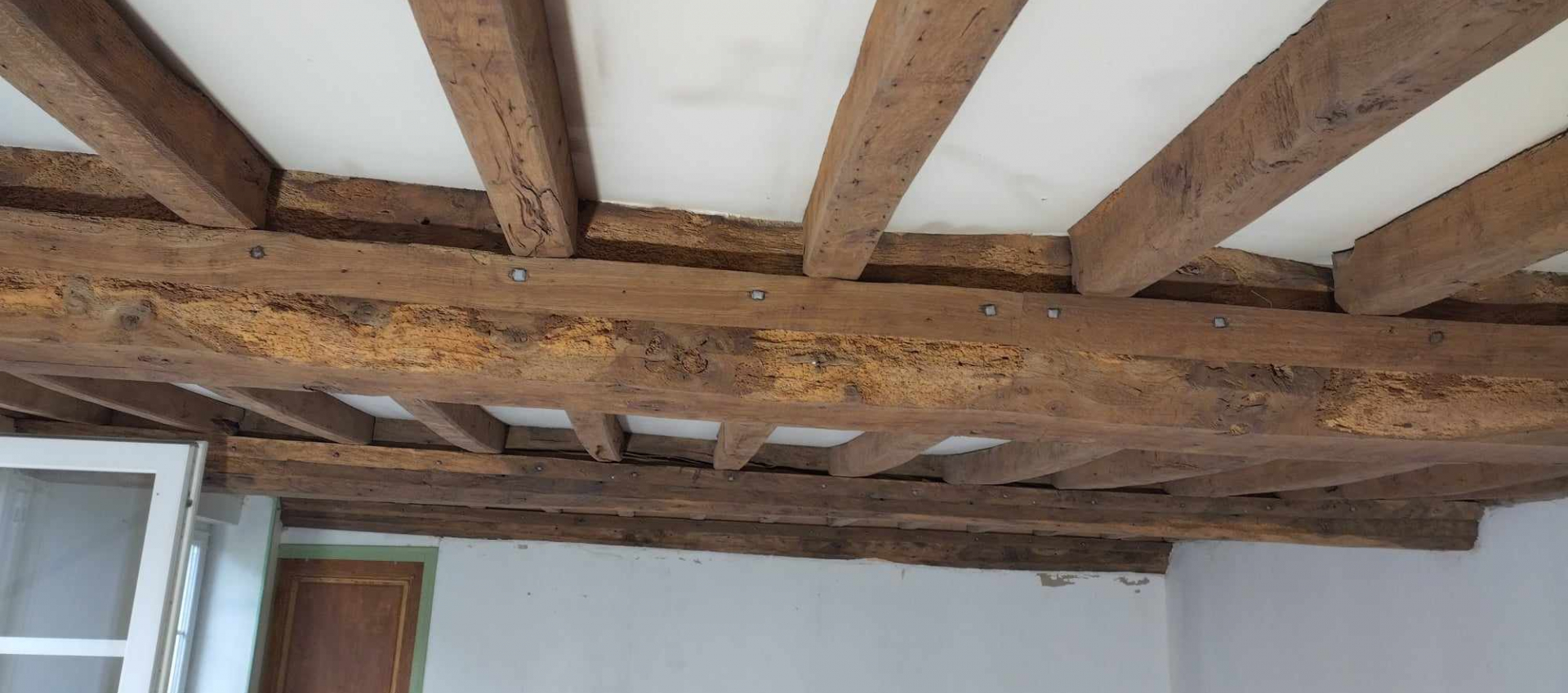 Aérogommage du bessin : rénovation solives et sommiers